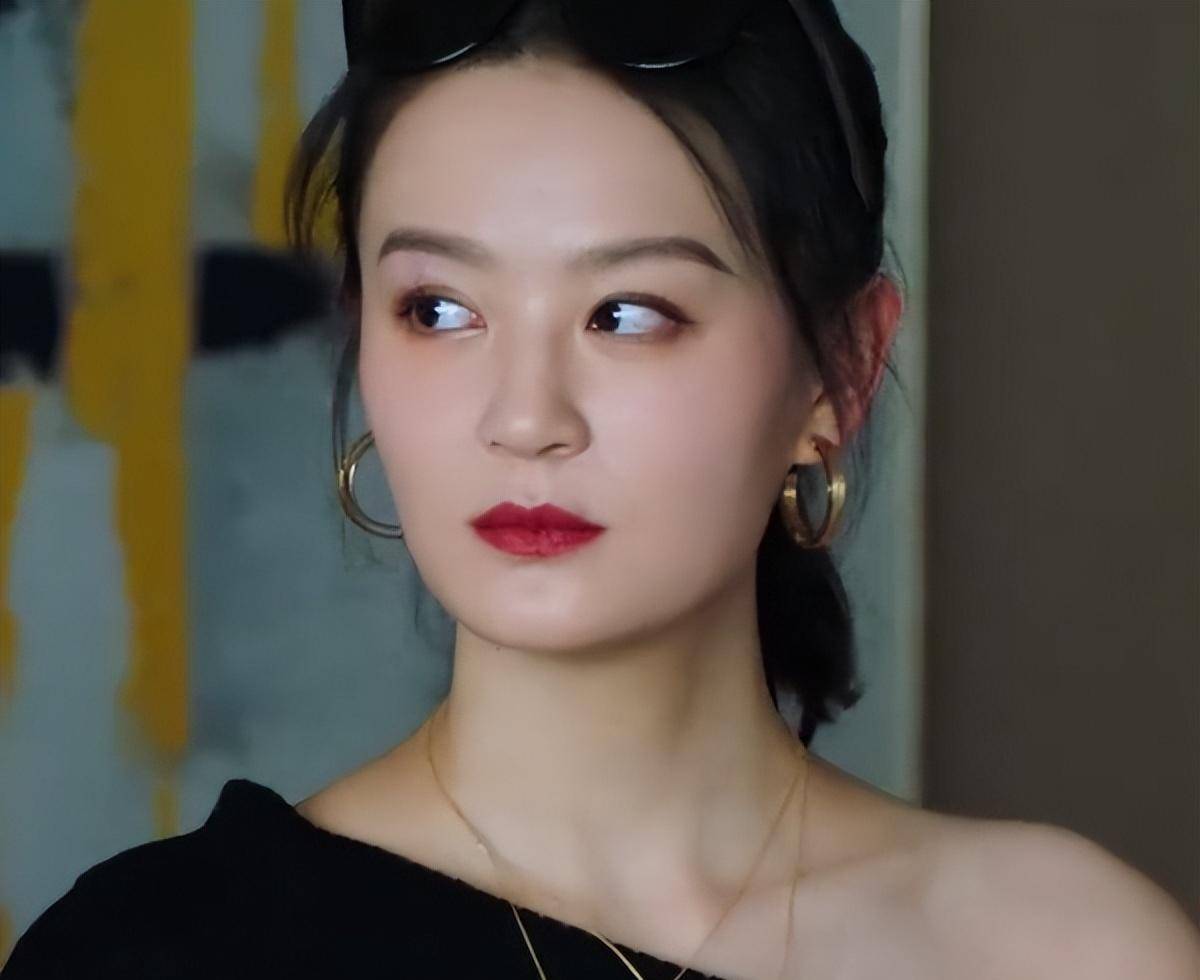 从《风起洛阳》到《玉面桃花》,曾一萱用三个配角惊艳了无数观众_玉娘