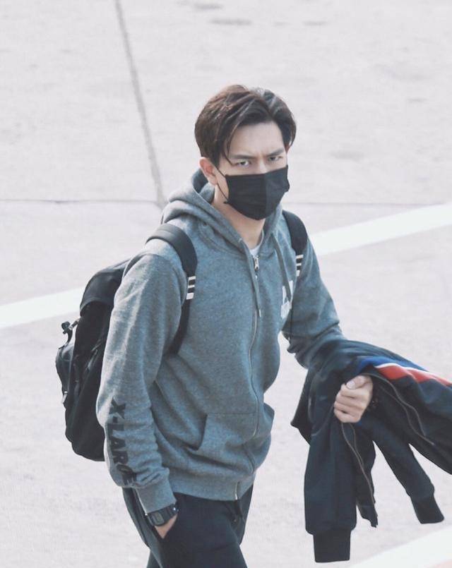 李现讲段子超有画面感!忧虑面对搓澡师傅的尴尬,结局才是重点?