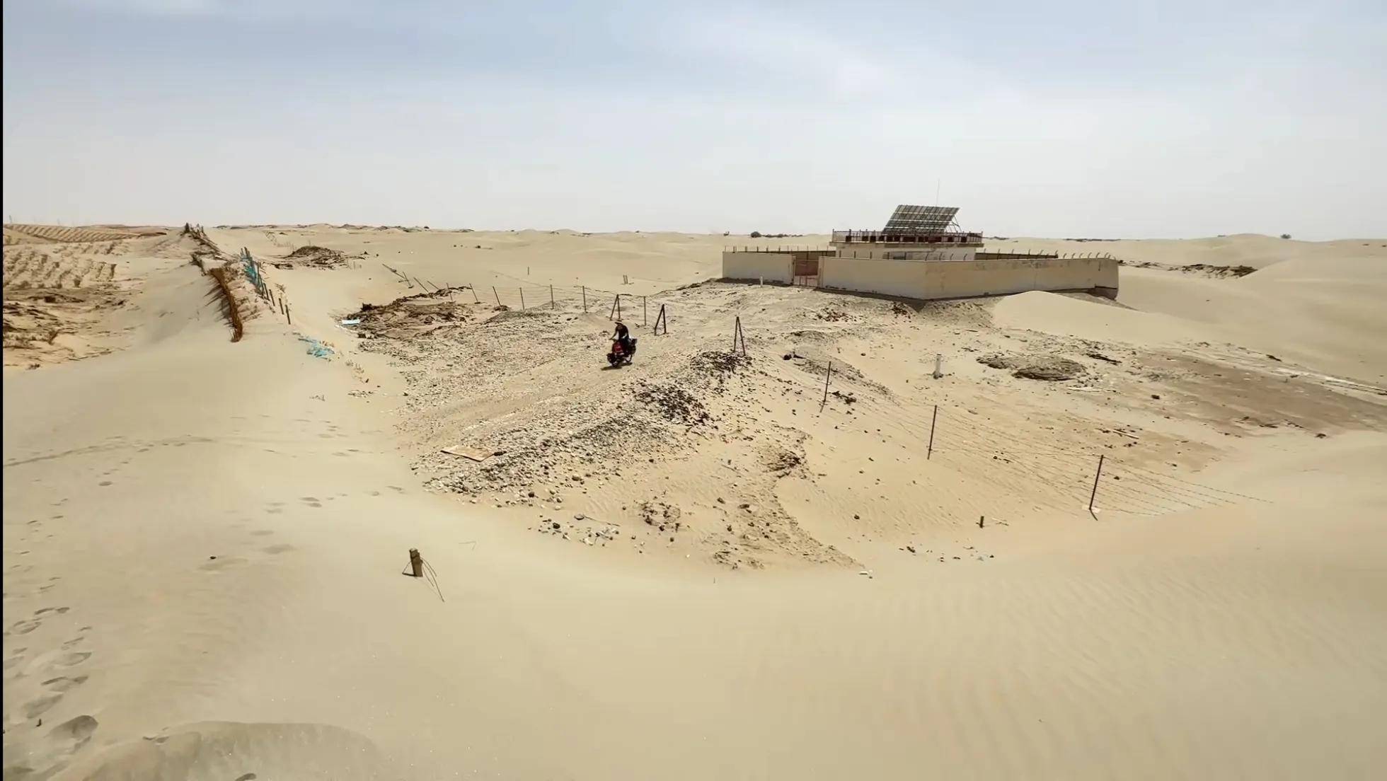 运气好,g580沙漠公路遇上服务区,谁来面对?