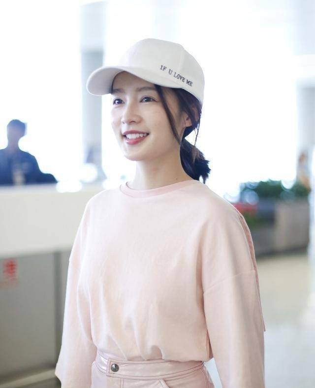 李沁机场照要怎么把后面的戏路拓宽?娱乐圈很大,也很小!