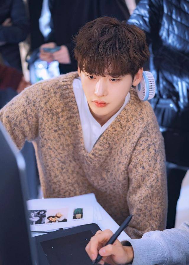 李钟硕为演戏放弃出道机会,今成影帝住三千万豪宅_因为_实力_爆炸