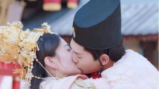 梁洁蒲巴甲分手,不伤心还有些小庆幸:可以光明正大磕坦诚夫妇了_网友