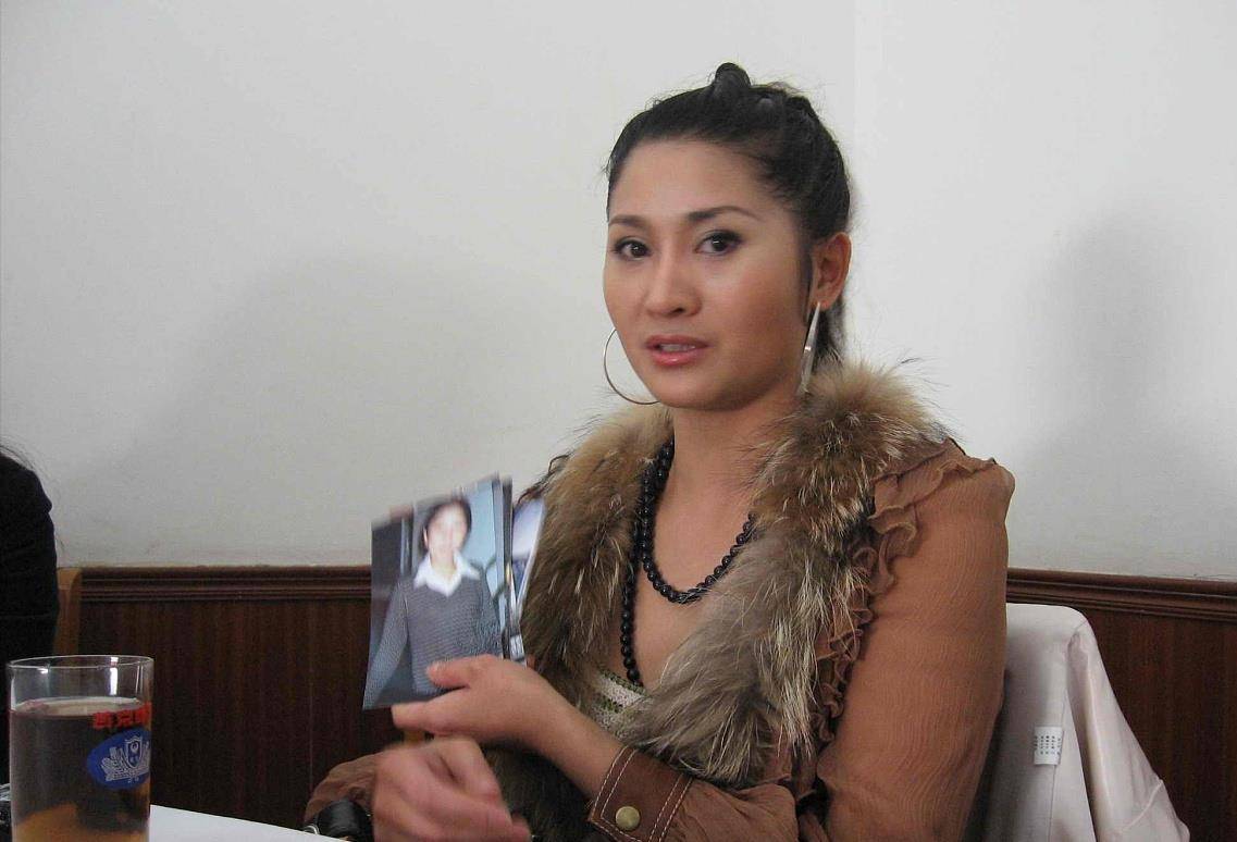 从娱乐圈小时尚到名人,睡出来的角色让张钰逐渐迷失自我_行业_圈子里