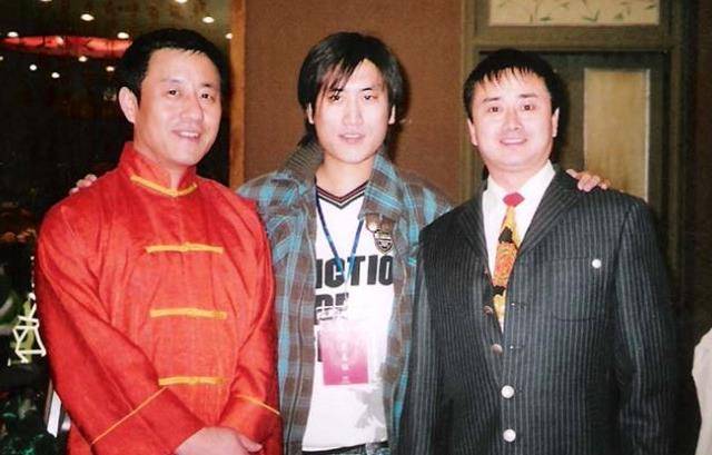 "吴云飞"可有个大出处,他父亲是本山传媒工会领导吴海元.