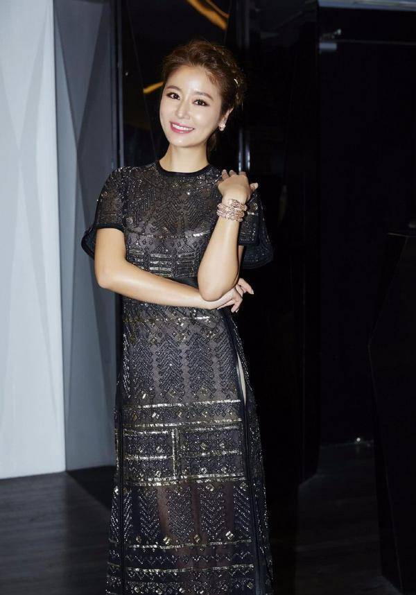 薄纱清凉,都看到打底了,真挺妖媚的_纱裙_黑色_透视