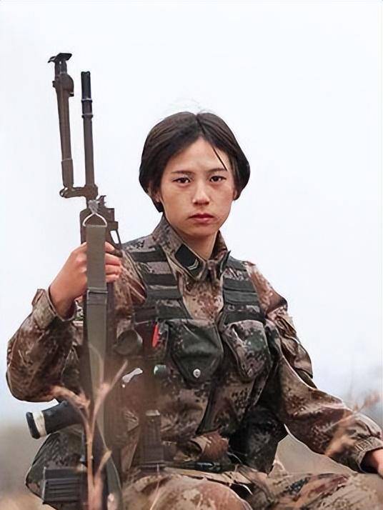 00后女枪王沈梦可,退伍两年后再次披上"战衣",成为抗疫志愿者_训练