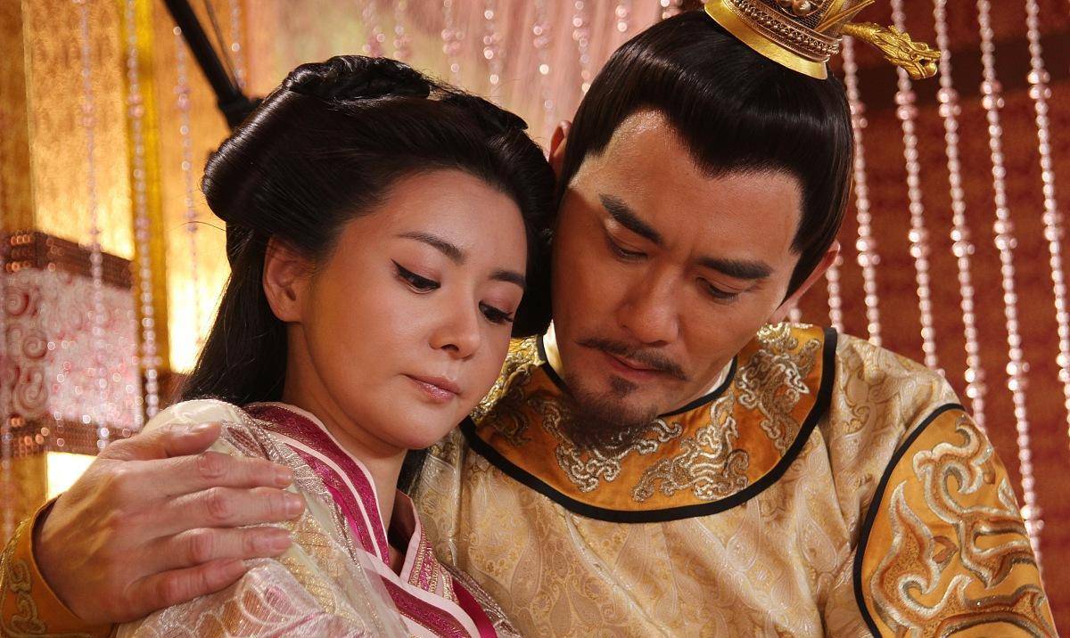 曹操过世后,曹丕立马向妹妹曹节讨要玉玺想要称帝,谁知却遭大骂_刘协