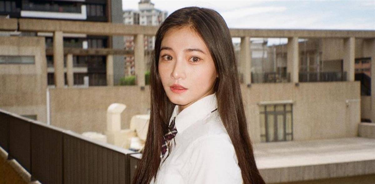 李罗19岁女儿绝美宣传照流出,网友暴动抢认岳父_李紫嫣_骄傲_天鹅