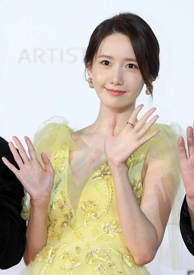 常年保持纤细的身材,对于饮食的严格控制非常重要,并且林允儿的颜值