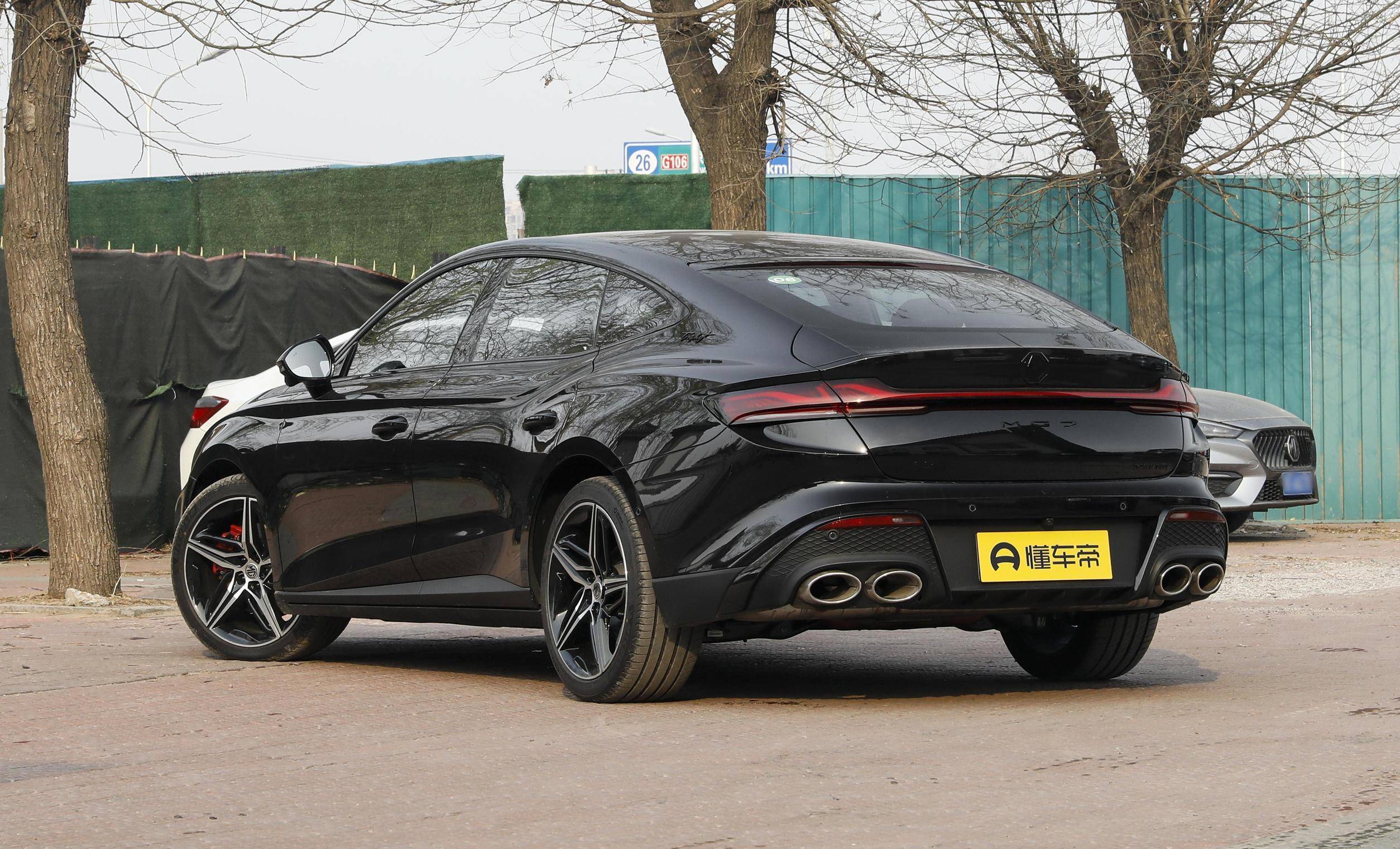 0t 四出排气,溜背车身搭配无框车门,全新名爵mg7来了!