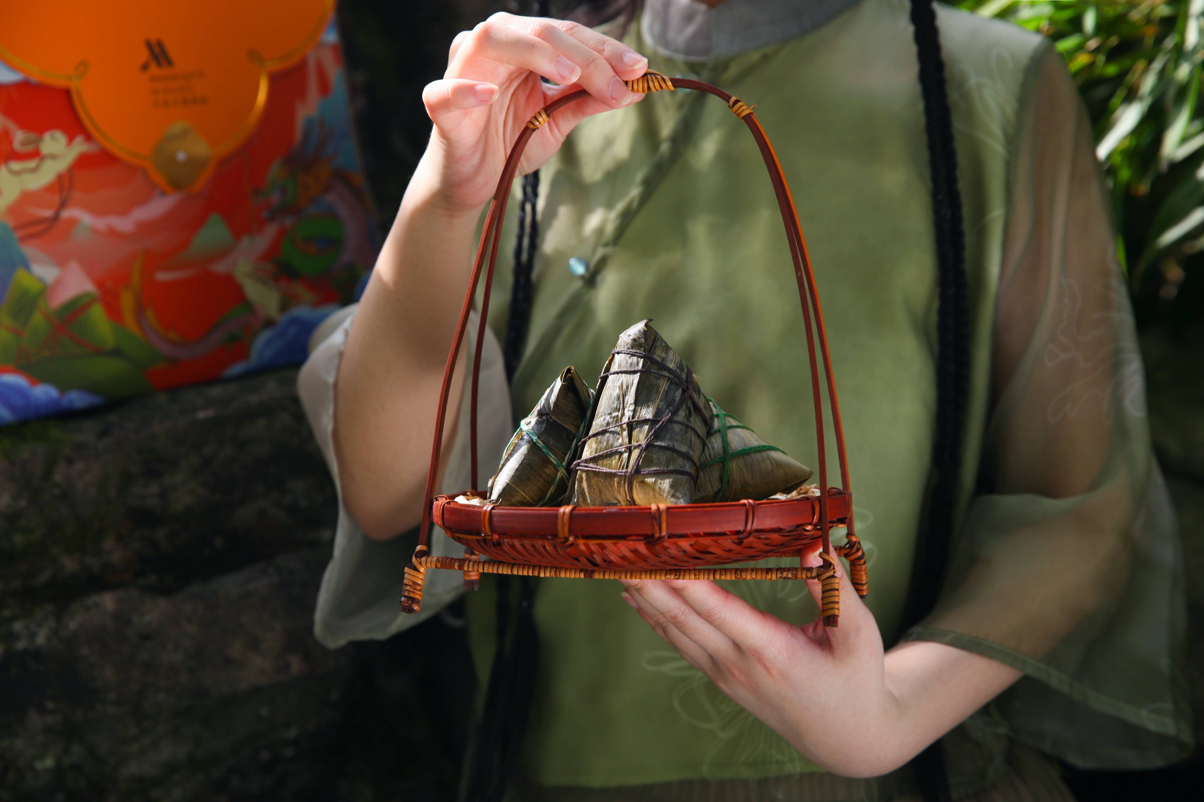 绿杨带雨垂垂重,五色新丝缠角粽_清香_口味_日期