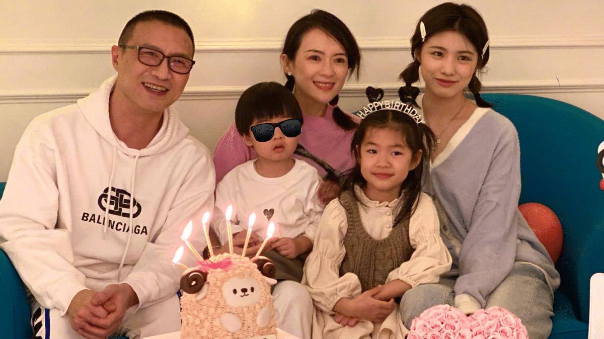 如今,章子怡和汪峰已经结婚好几年,夫妻恩爱儿女双全,可以称得上是