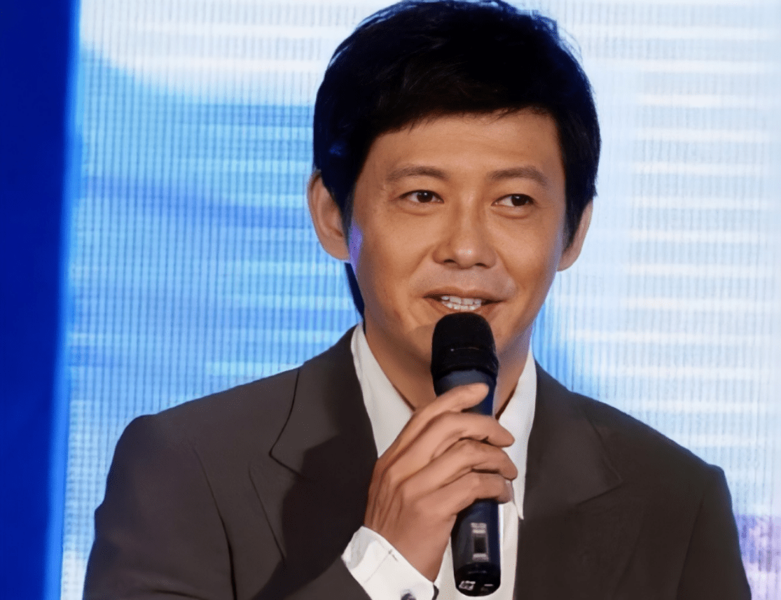 进入央视后,程前接连主持了《天涯共此时》,《正大综艺》等节目,并在