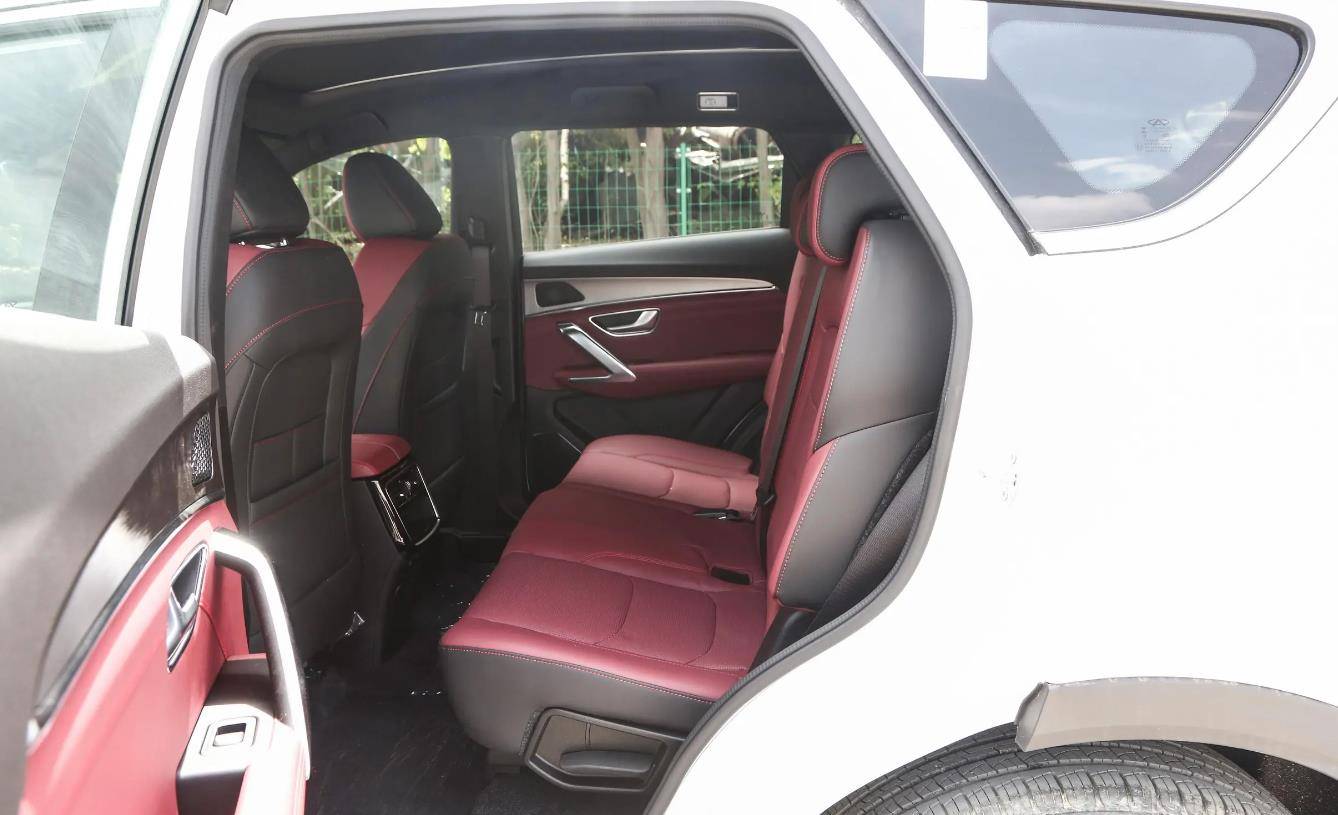 后排放倒变大床,10万出头买2.0t,配7座!捷途x70 plus_新车_车型_搭载