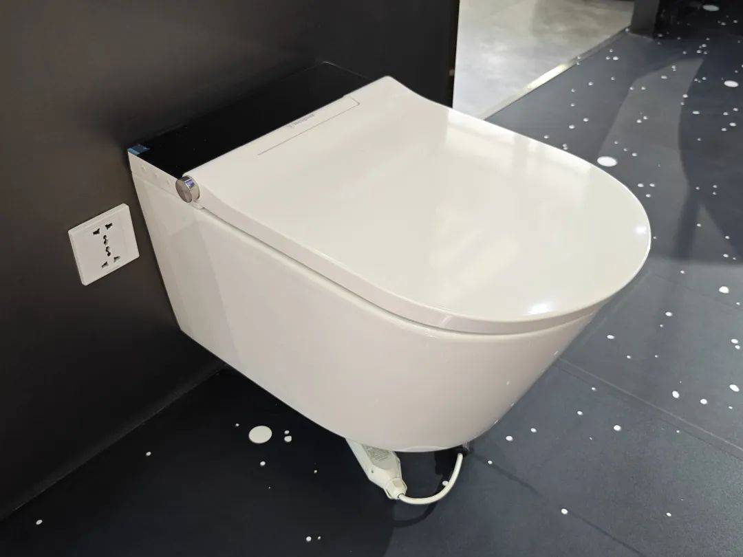 申鹭达申鹭达近年也大力发展智能卫浴产品,不少产品有设计特色,例如