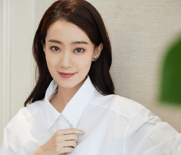 原来,人美心善的张小斐居然是个恋爱脑?感情状态也随之被扒被讨论.