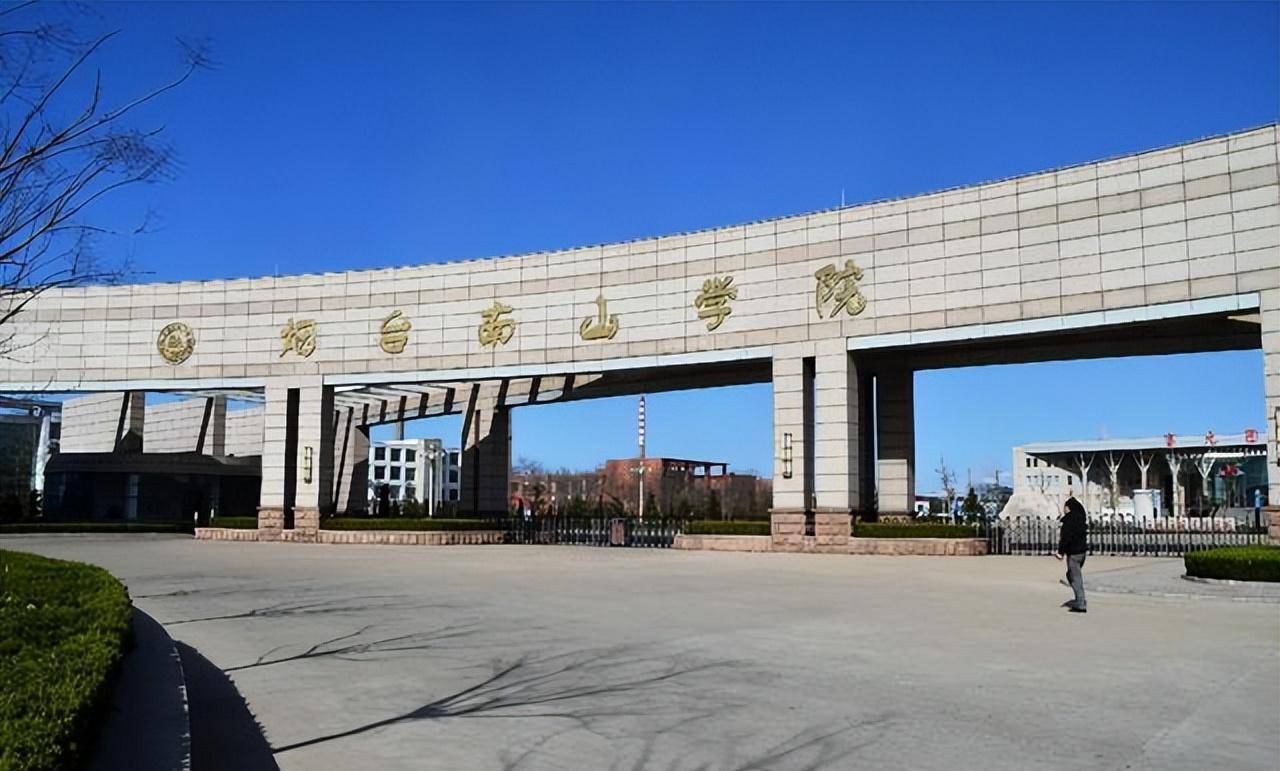 穿床单走秀惊艳众人,网友想复读_小雅_烟台_南山