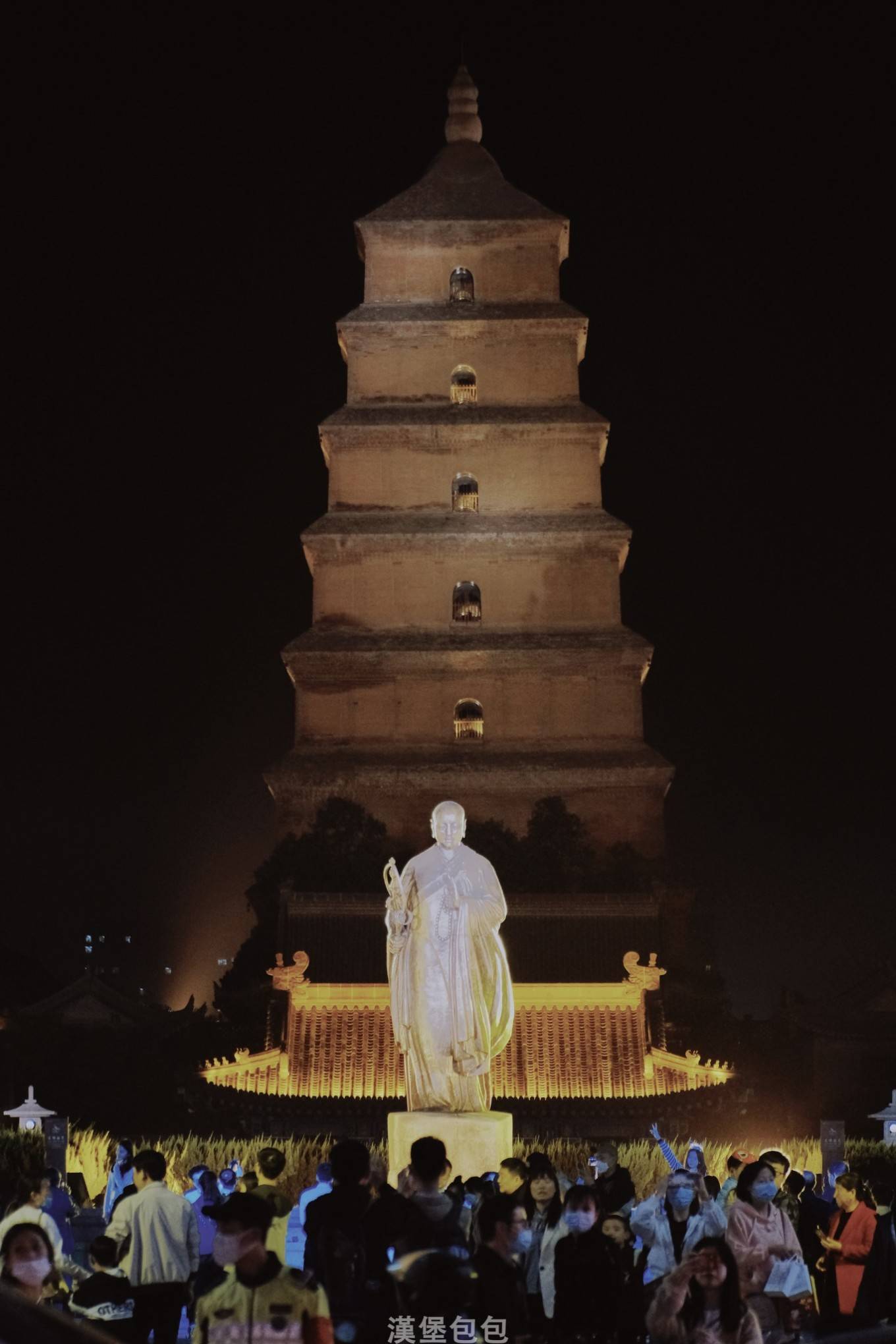 大雁塔南广场大雁塔是 西安 的标志性建筑,在市区里它总是那么显眼