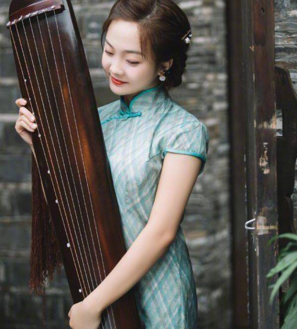 林妙可罕见探班关晓彤,美颜不敌老友成路人,看完都不忍吐槽_形象_状态