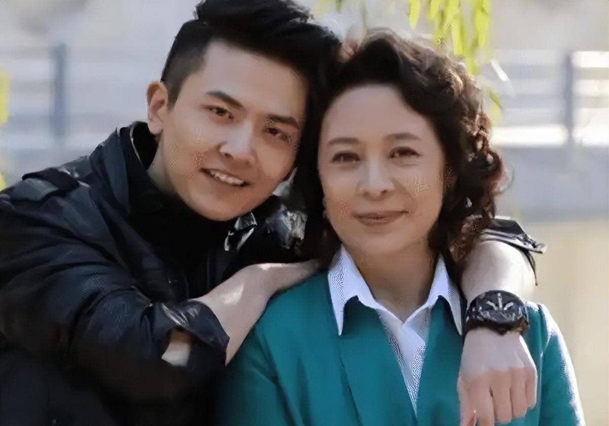 刘佳:嫁给富豪老公,成为贤妻良母,低调却很幸福_李培森_事业_角色