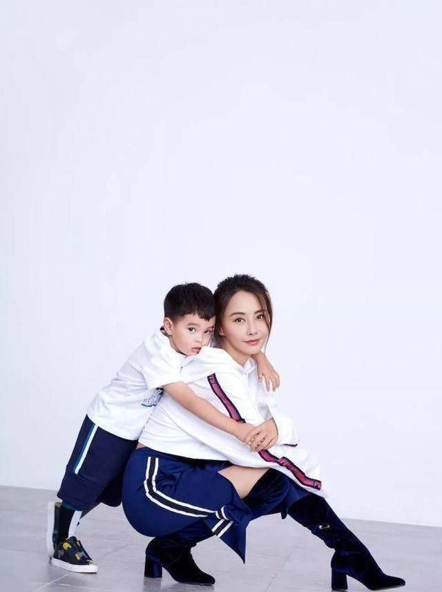 刘诗诗用母乳喂养宝宝,吴奇隆的妈妈不准备鸡汤只送了两瓶矿泉水_网友