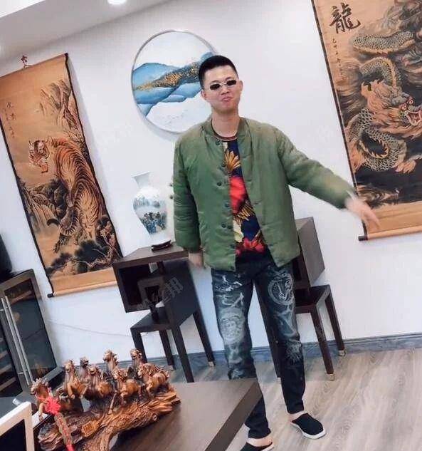 巴扎黑吐槽散打带头卖货,快手娱乐主播吃不下_机房_摄影棚_受伤