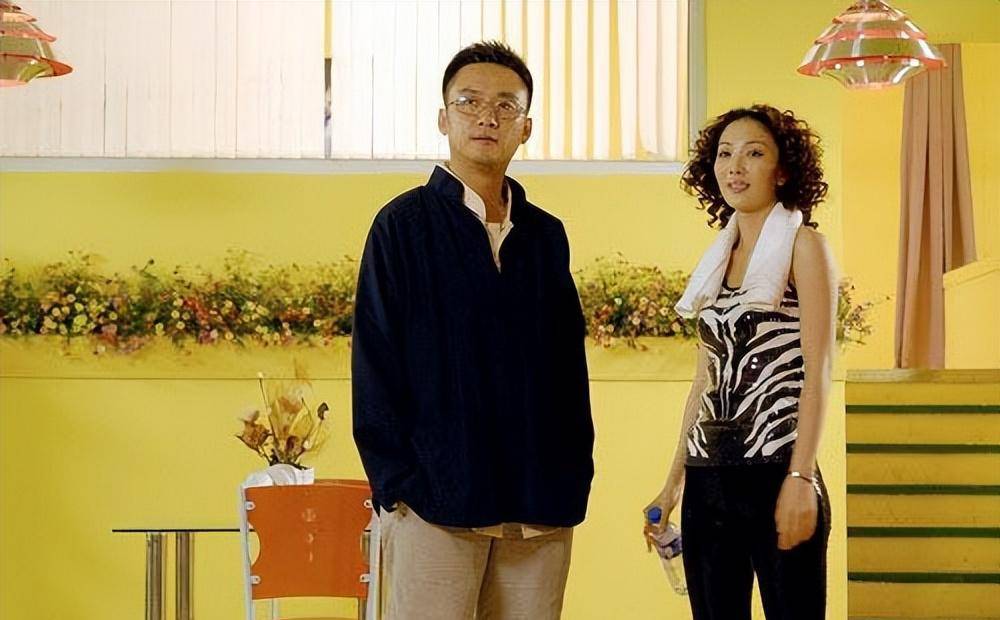 演员李坤霖:演配角成就他,对外国妻子百般呵护,终拥有幸福家庭