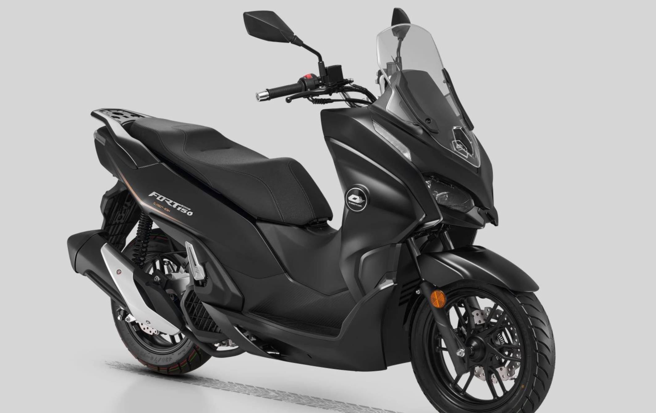 国产150高配机甲风踏板,钱江鸿150详解,水冷4气门动力电控齐全