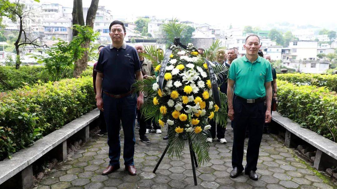 利川市公安局组织退休老干部开展"探访红色印记·永葆初心使命"活动