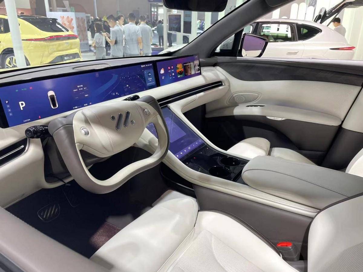 实拍智己LS7丨30万级中大型纯电SUV实力选手，入门版本值得期待_搜狐汽车_搜狐网