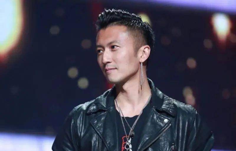 谢霆锋曾深夜陪她买醉,女儿被曝像谢霆锋,两人有怎样的故事呢?