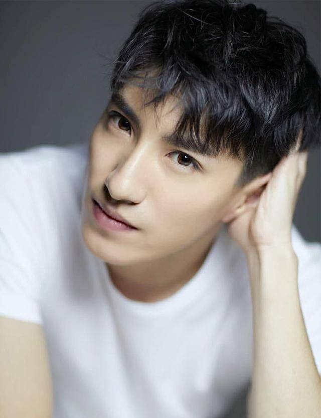 这位被称为国产崔始源的混血肌肉帅哥:演反派也舔屏_王鹏轩_角色_气质