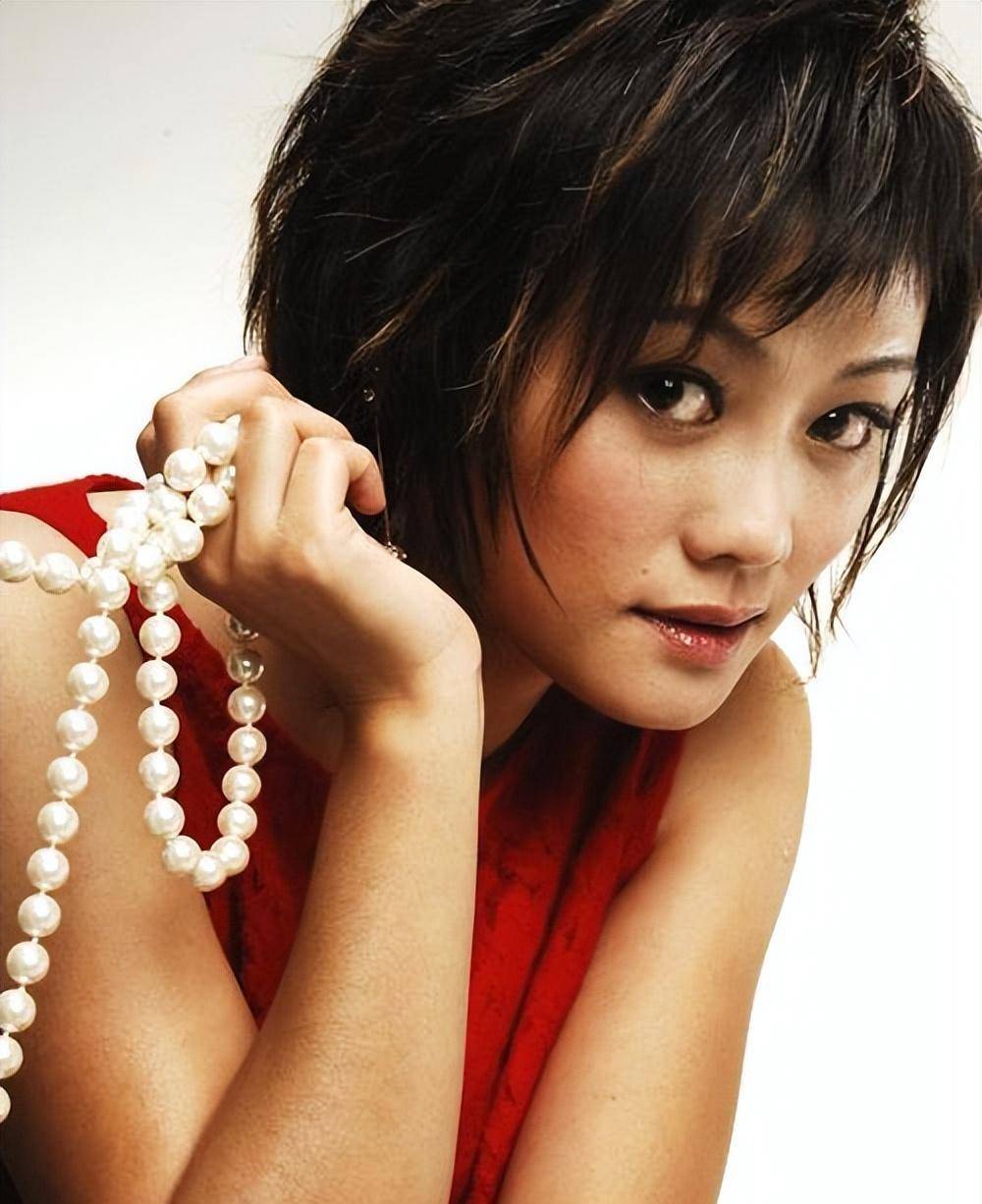 18岁女儿身材高挑颜值似妈,母女相依为命15年_生活_高大林_何彦霖