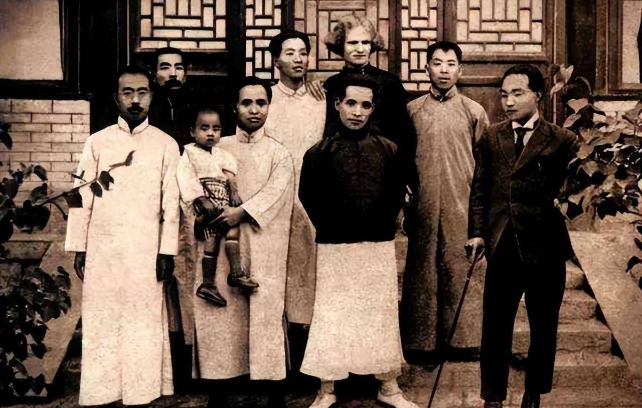 1942年,陈独秀临终前,叮嘱妻子:你可从速改嫁,但有一事要切记_潘兰