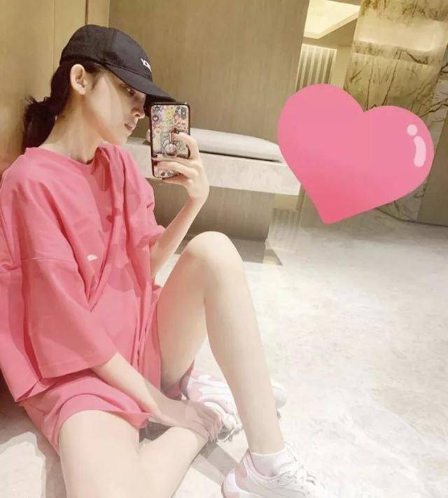女明星上脚丨杨颖上脚yeezy粉满天星,邓紫棋依旧最爱aj1!