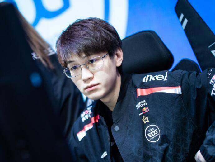 确定加入edg,最开心的人是meiko,马上把头像换成vn_战队_赛区_leave