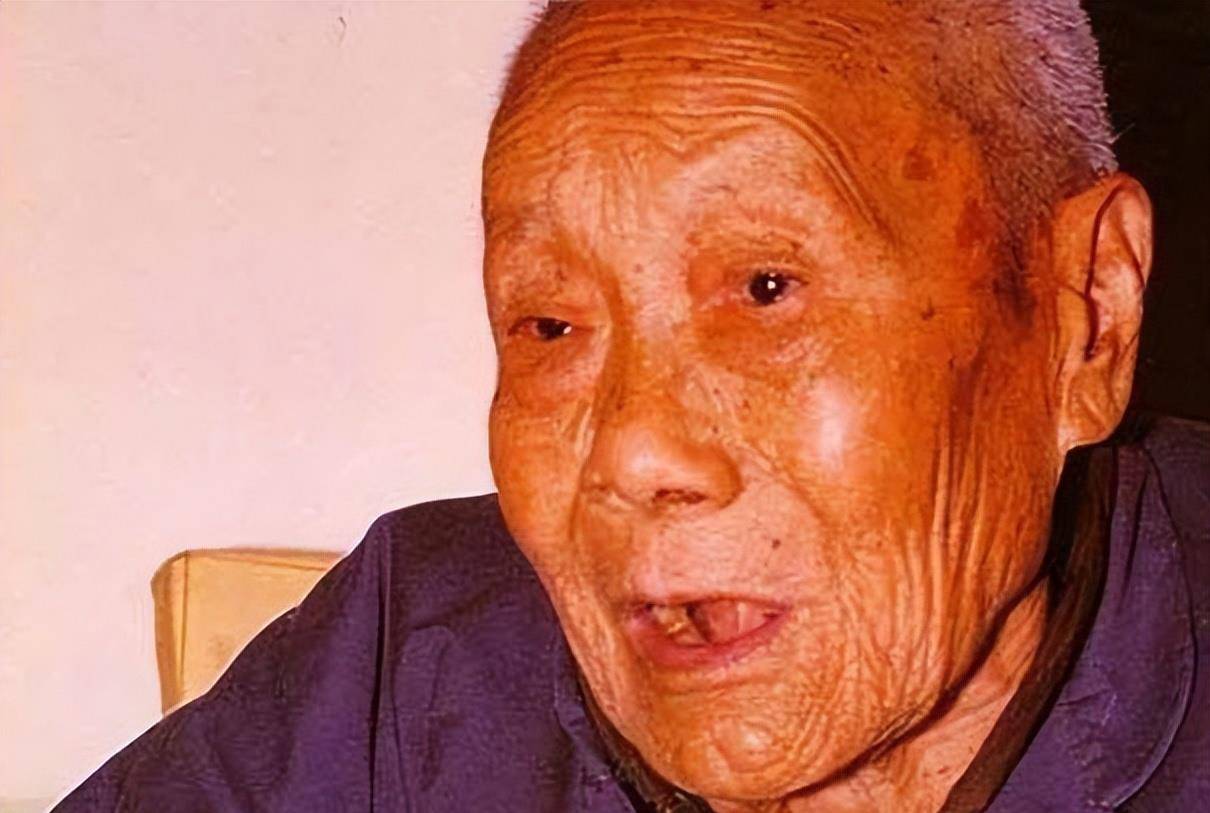 最后一个太监孙耀庭口述:夜晚伺候嫔妃时,鞋里头必须放一个苍耳_生活