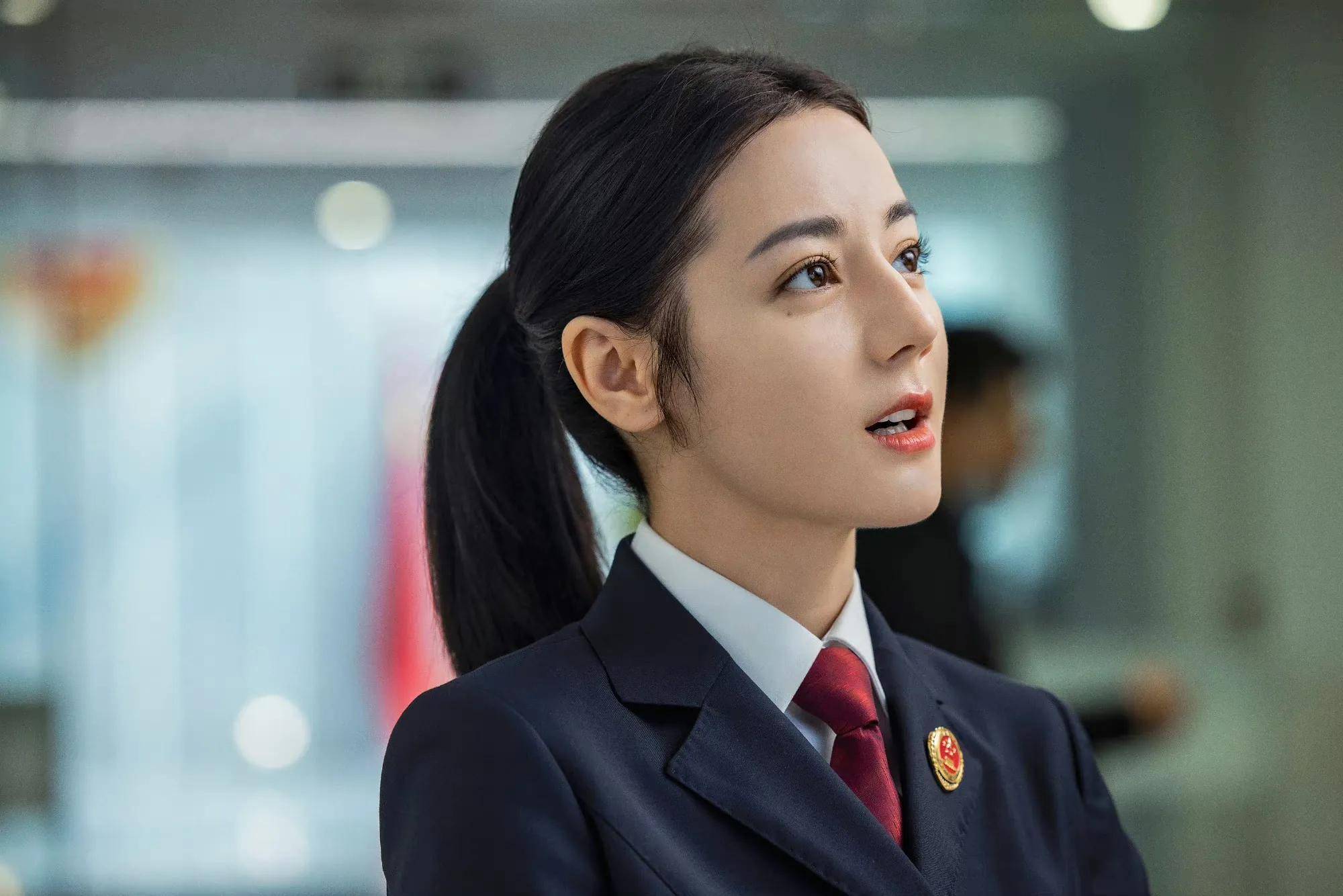 迪丽热巴再度演绎女强人:《公诉》中的安旎成为精湛演技的代表作_角色