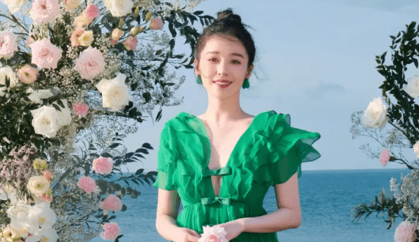 阚清子被求婚了,男方对待她十分宠爱,网友称求婚钻戒比她前任的心眼还