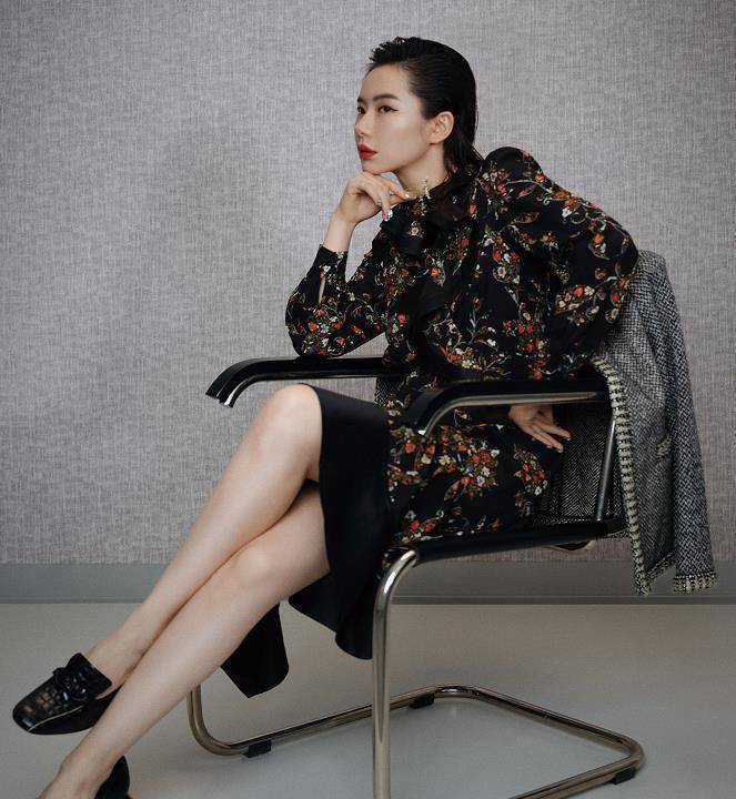 戚薇回应"男人装"杂志封面:有过之,而无不及!_王思聪_基本_观众们