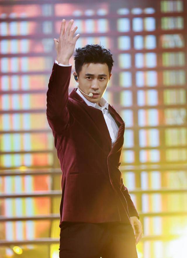 杜淳老婆首露面,五官精致和黄圣依同框完胜_王灿_节目_侯佩岑