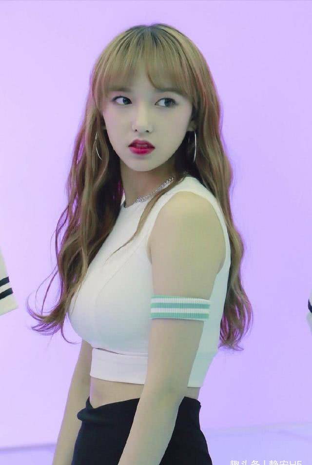 有种"时尚过猛"叫程潇,年仅22岁,身材却堪比柳岩_网友_实力_王一博