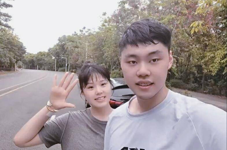 她是中国女篮中的一员大将,曾打上"我的男友我来守护"力挺男友_李月