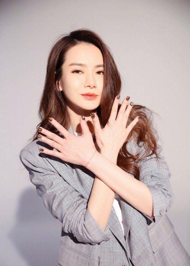 戚薇,1984年出生于四川省成都市武侯区,中国内地女演员,歌手,毕业于