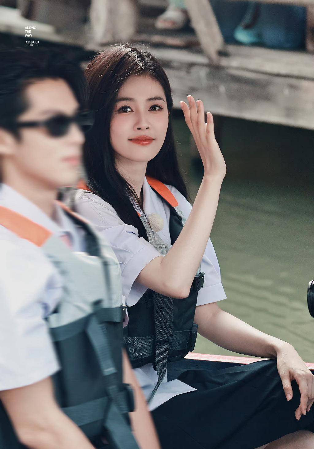 《奔跑吧》今日游船路透,白鹿王鹤棣坐一起,还在室内握手_什么_内容