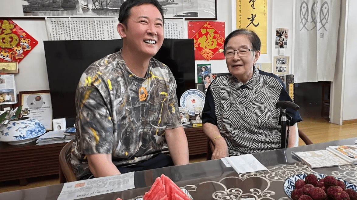 汪正正:比其他师兄弟孝顺,春节过后第3次到家中看望恩师谷建芬_张静宇