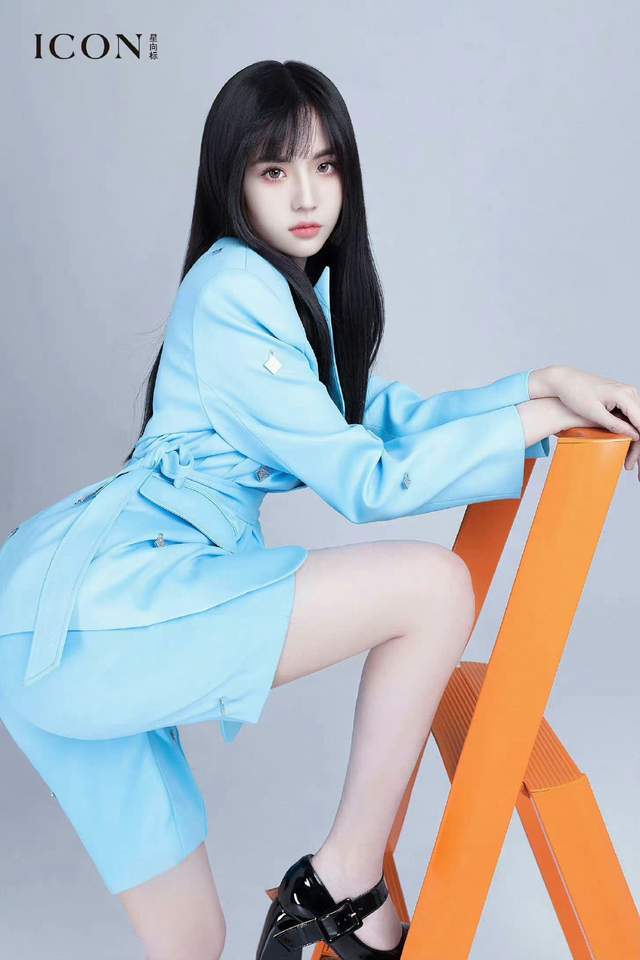 蓝心妍写真大秀事业线大长腿!肤白貌美太性感火辣_衣裤_蓝色_样子