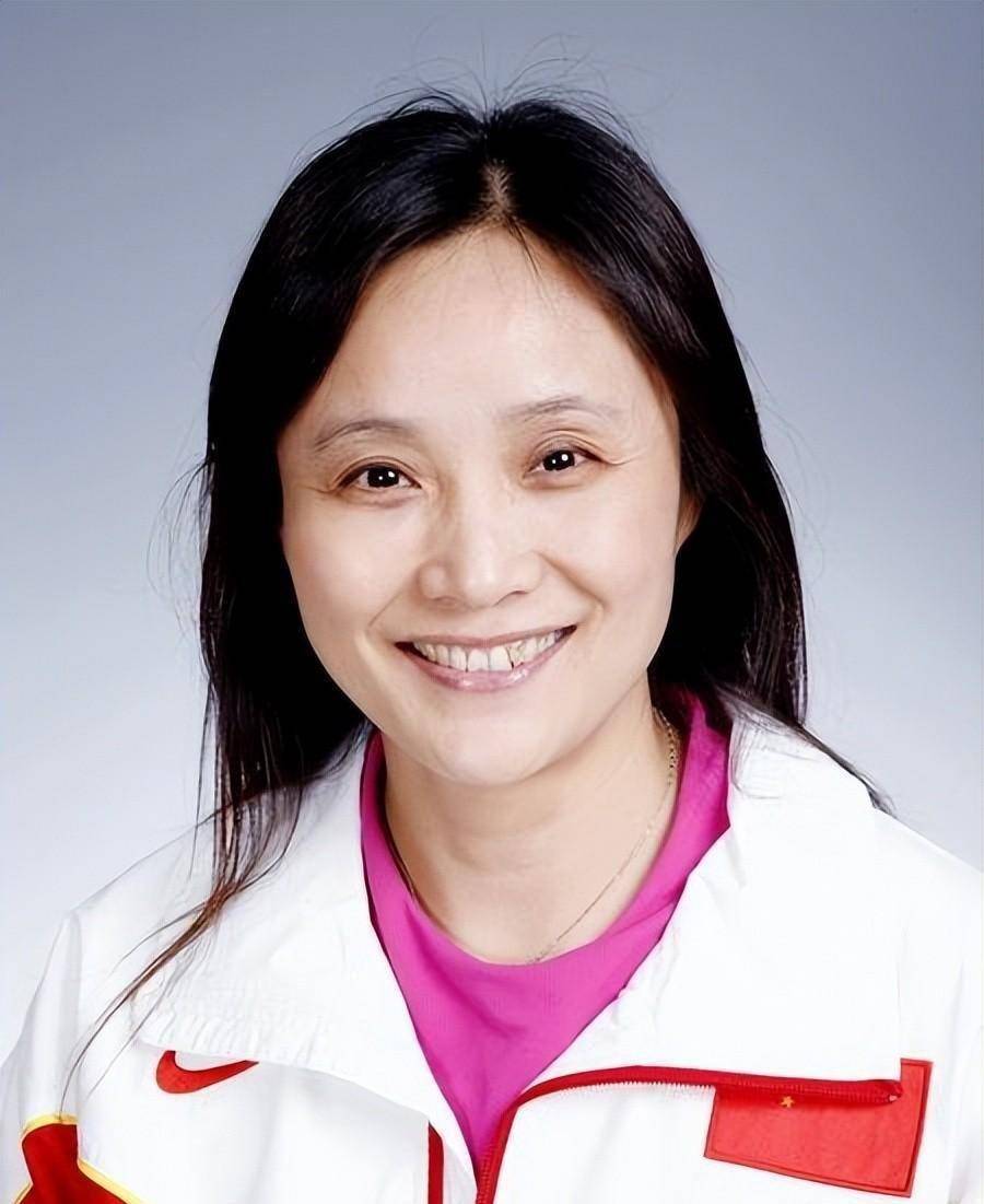 莫科:27岁结婚,婚后仅5个月妻子病逝,再婚与妻子照顾前妻父母_姚颖