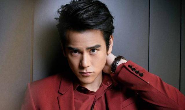 彭于晏为了适应角色有时候会露出他的腹肌