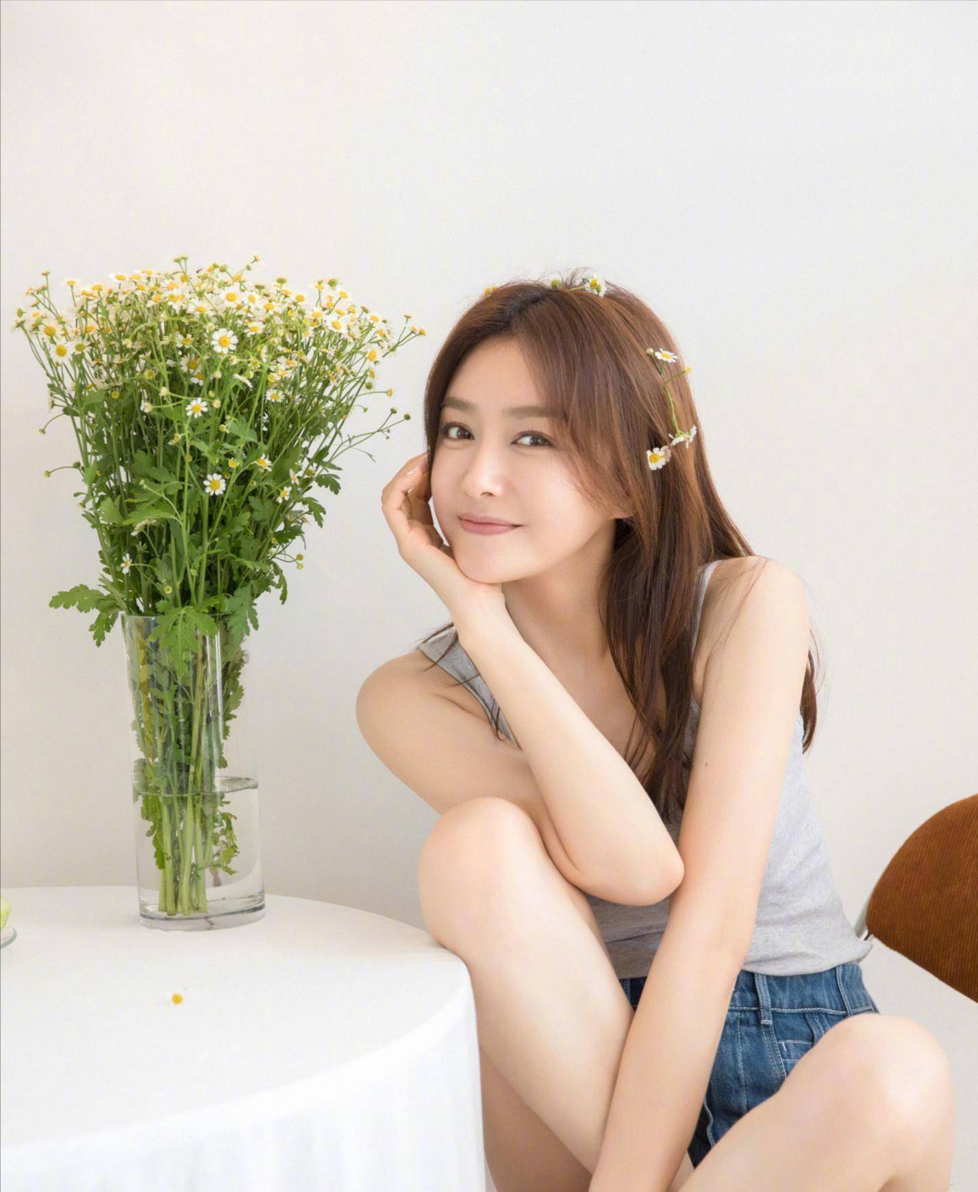 秦岚|五套日常写真,完美诠释"少女感从来与年龄无关"_鱼缸_相机_樱桃